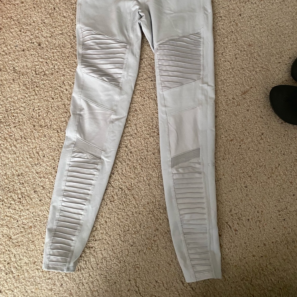 Alo putty colored leggings